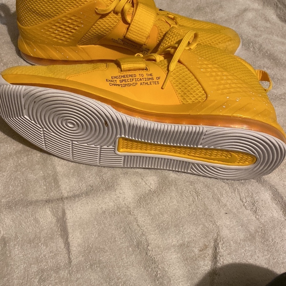 MEN'S NIKE AIRMAX 2  YELLOW BASKETBALL SHOES​​​ - Picture 5 of 7